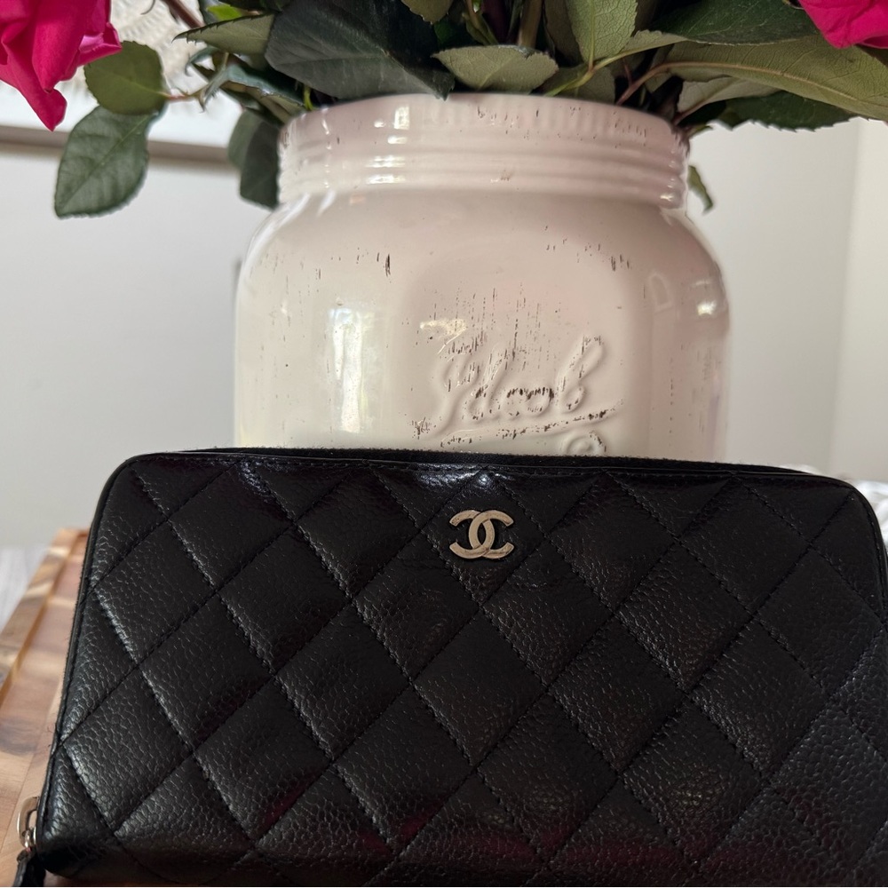 Chanel Black Quilted Wallet with Luxurious Design